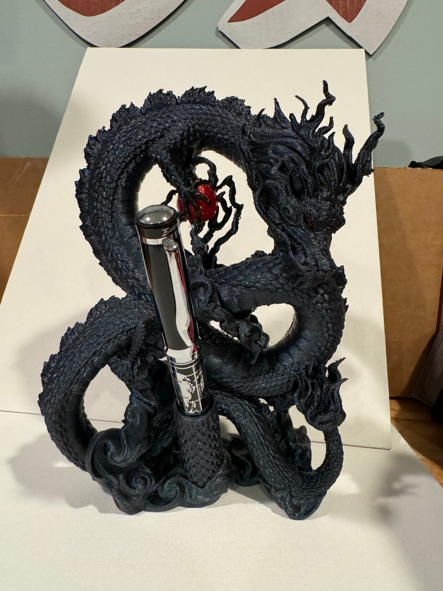 Dragon pen holder